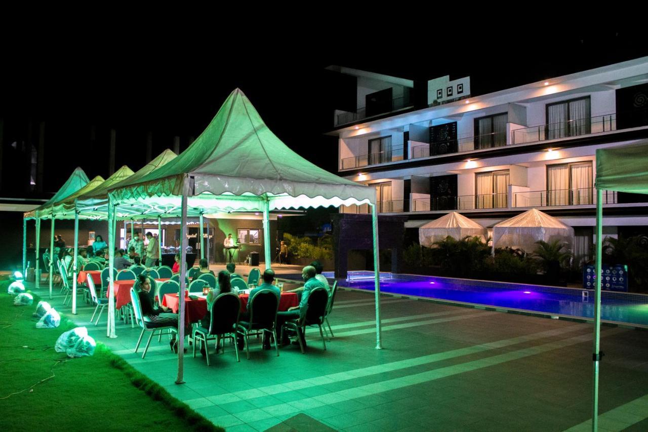 Crystal Village Hotel 4*