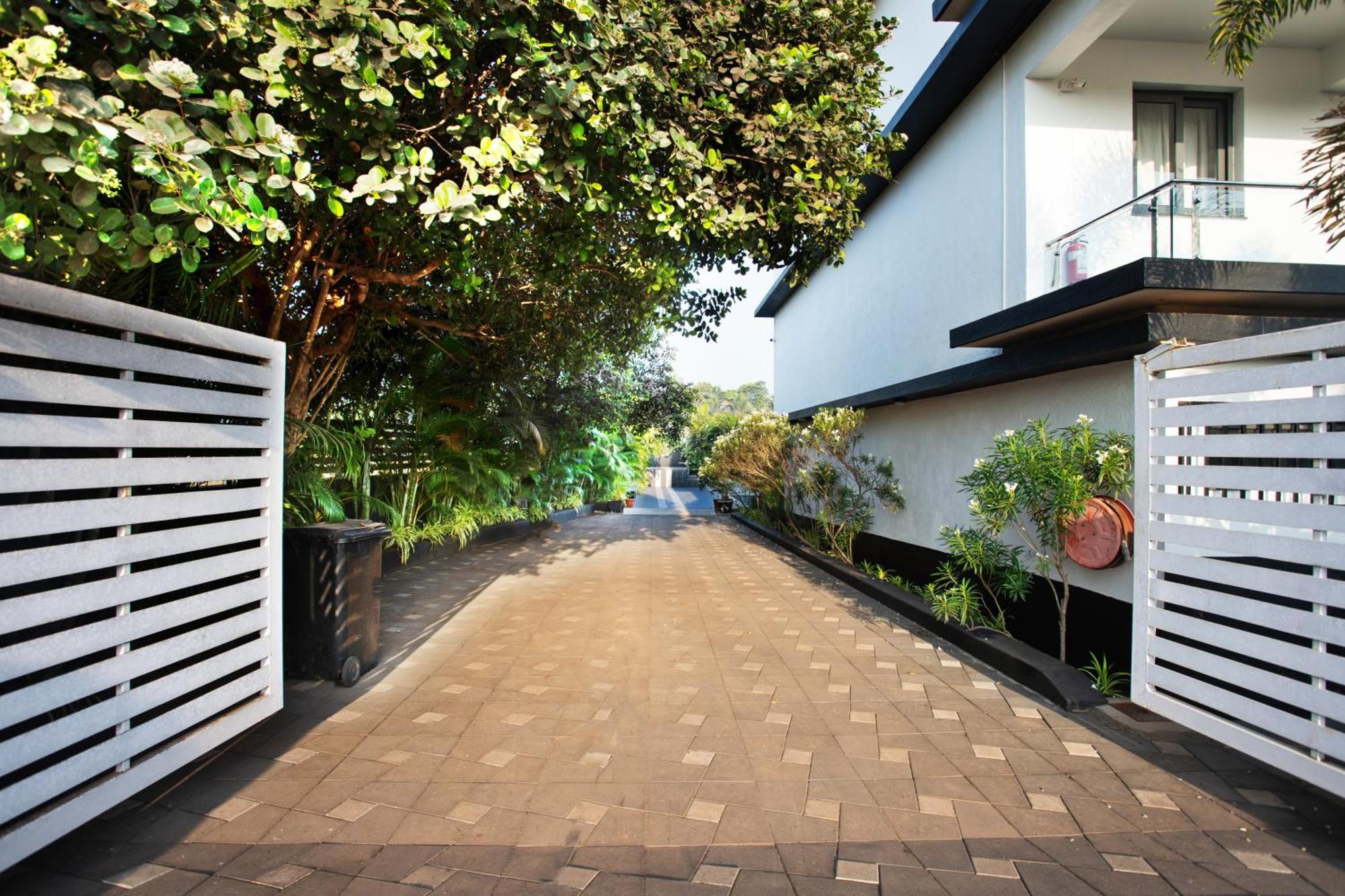 Hotel Crystal Village Nagoa
