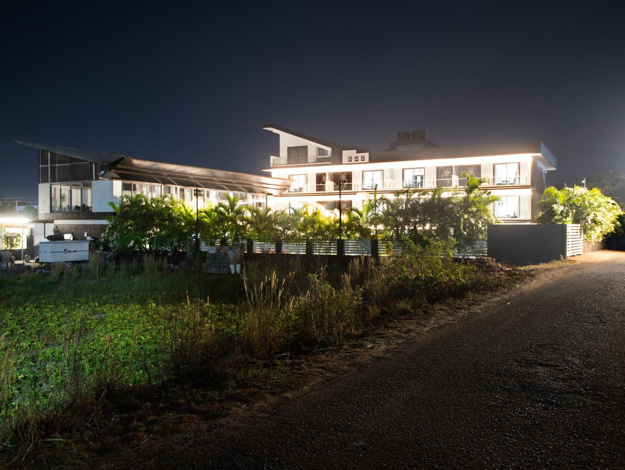 Hotel Crystal Village 4*