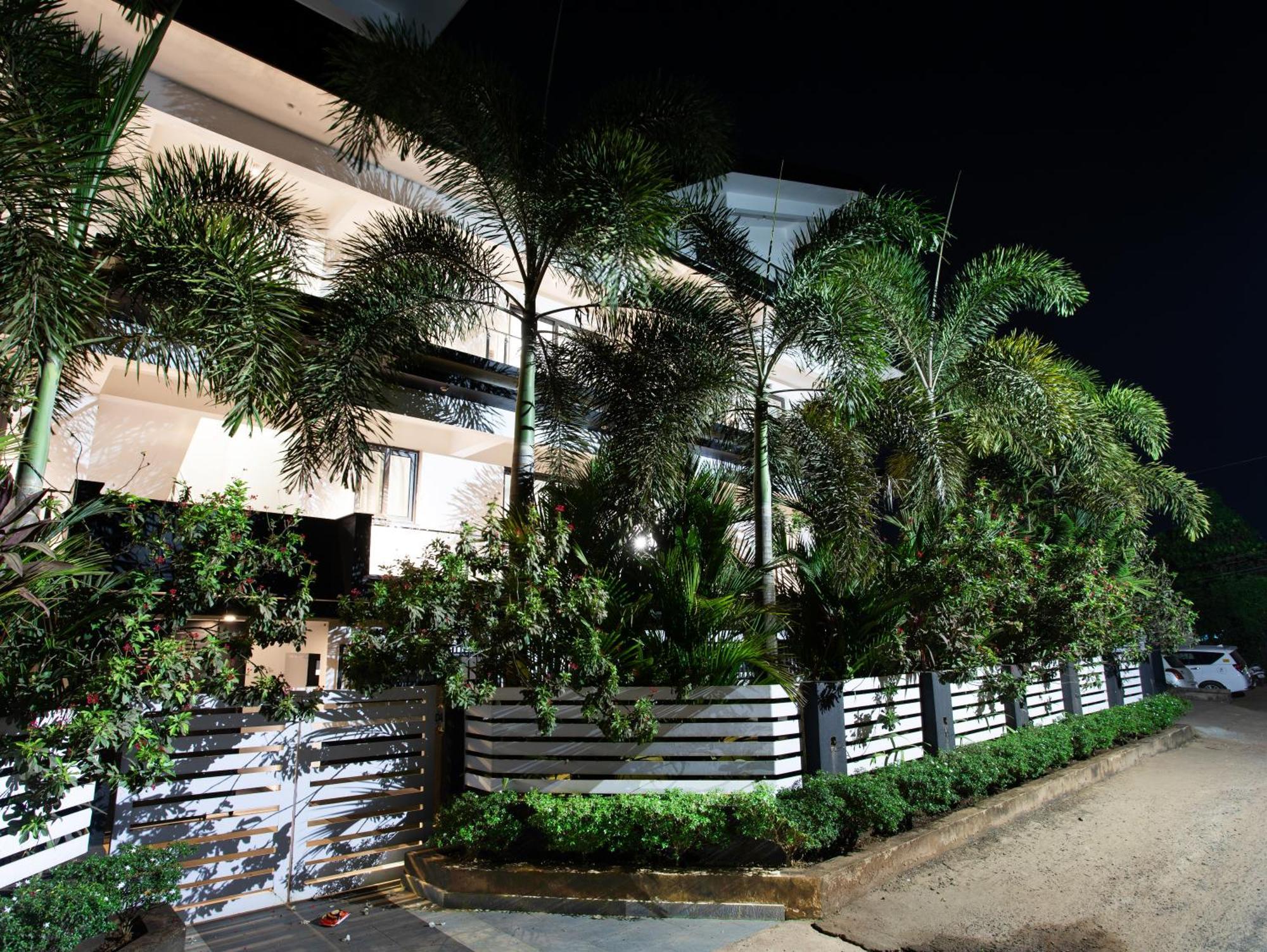Hotel Crystal Village 4*