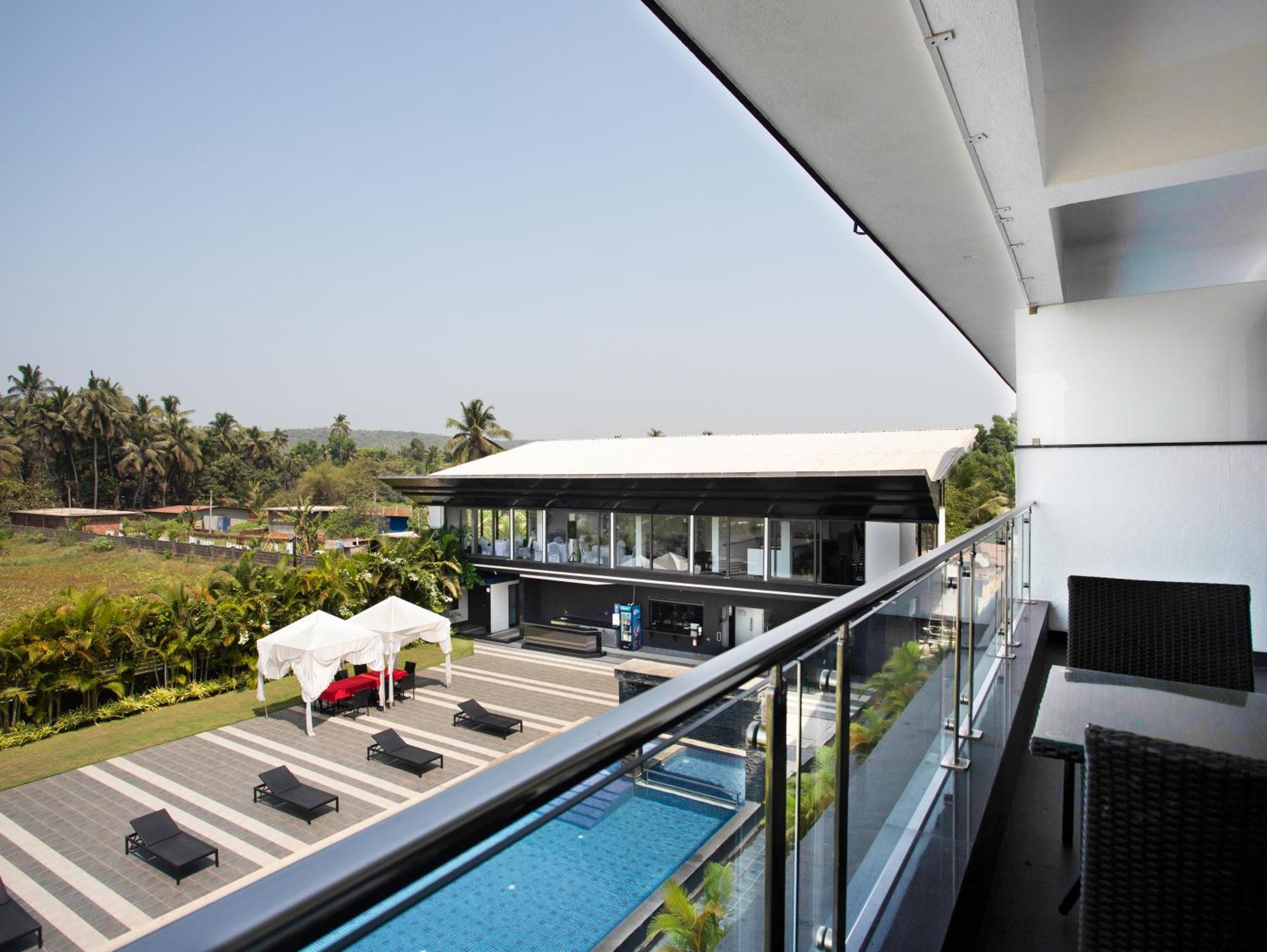 Hotel Crystal Village